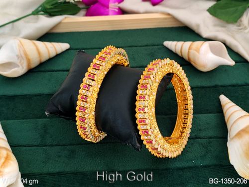 Graceful Antique Bangle Set for Women