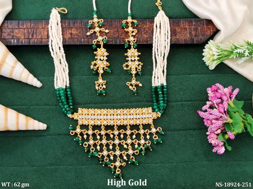 Short Necklace Set with CZ Stones in Green, photo 3 of 4