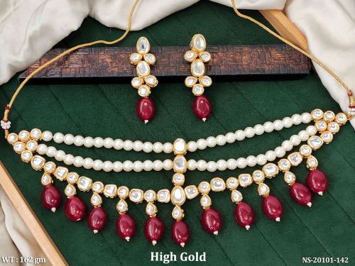Green Kundan Jewellery Set with Pearls in Ruby, photo 3 of 3