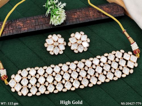 Kundan Stone-Studded Necklace Set with Earrings, photo 2 of 3