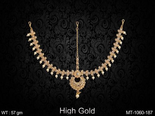 Stone-Studded Minimal Maang Tikka in Transparent Yellow, photo 2 of 3