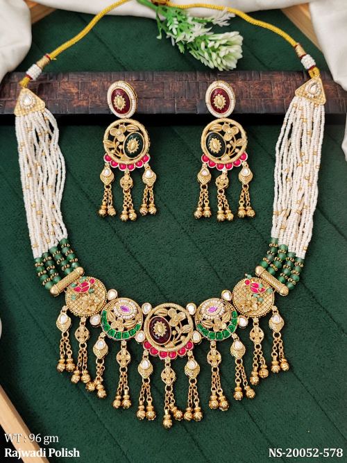 Heritage Necklace Set with Pearls in Ruby Green, photo 3 of 4