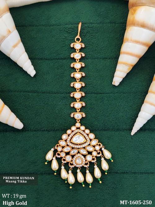 Party Wear Maang Tikka with Stone Work in Green, photo 2 of 4