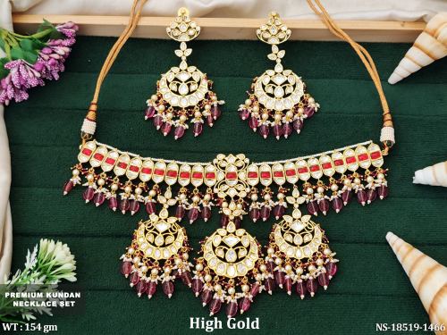 Kundan Jewellery Set with Pearls in Ruby, photo 2 of 3
