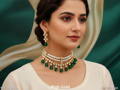 Green Kundan Jewellery Set with Pearls