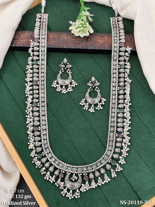 Traditional Necklace Set with Earrings in Oxidised Finish in Ruby Green, photo 4 of 5