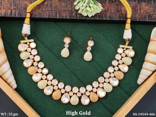 Festive Kundan Necklace Set for Women in Mint Green, photo 2 of 3