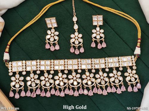 Kundan Pearl Jewellery Set in Pink, photo 4 of 9