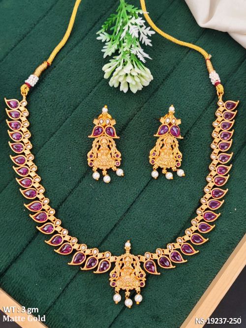 Stone-Studded Kemp Necklace Set with Earrings for Women