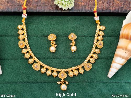 Wedding Wear Antique Necklace Set with Stone Work in Transparent Yellow, photo 4 of 5
