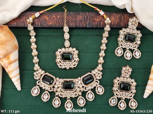 Kundan Stone-Studded Jewellery Set in Mehendi Finish