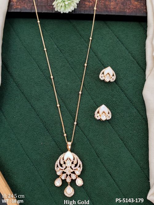 High Gold Kundan Pendant Set with Stud Earrings