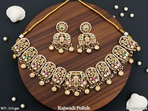 Necklace Set with Earrings with Pearls in Rajwadi Finish in Ruby Green, photo 3 of 6