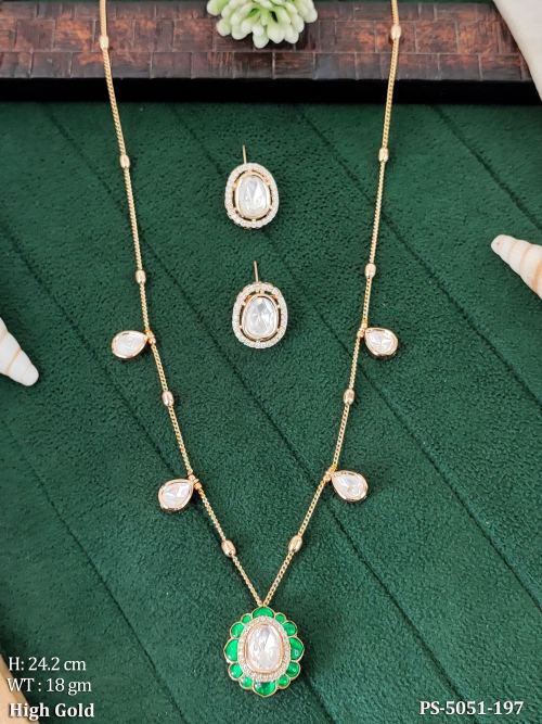 Green Kundan Pendant Set with Stone Work, photo 2 of 3
