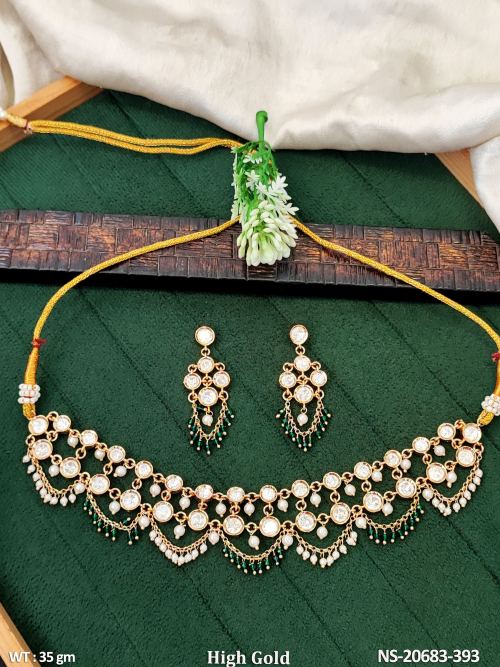 Short Traditional Necklace Set with Stone Work in Green, photo 2 of 4