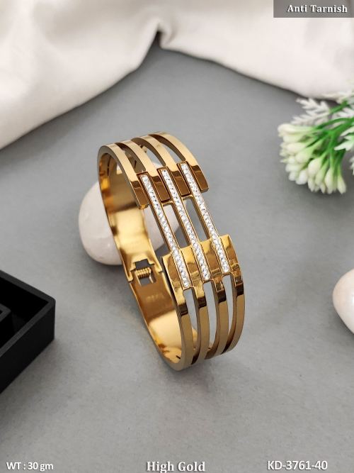 Modern Gold Openwork Kada Design