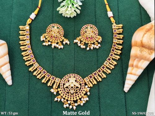 Matte Finish Kemp Stone-Studded Necklace Set with Earrings for Women