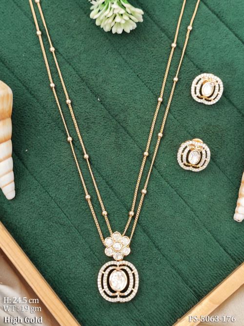 Elegant Oval Kundan Stone Pendant Set for Women