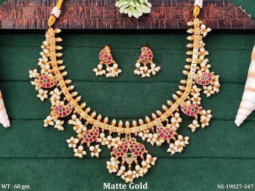 Kemp Necklace Set with Pearls in Matte Finish