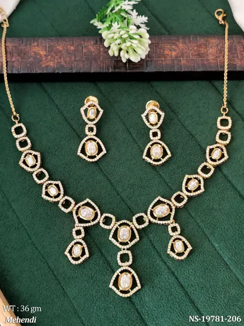 Short Necklace Set with Stone Work in Mehendi Finish, photo 2 of 3