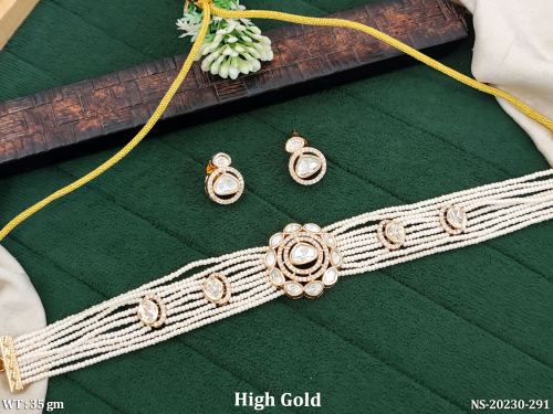 Short Kundan Necklace Set with Pearls, photo 2 of 3