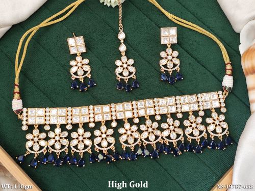 Kundan Pearl Jewellery Set in Blue, photo 5 of 9