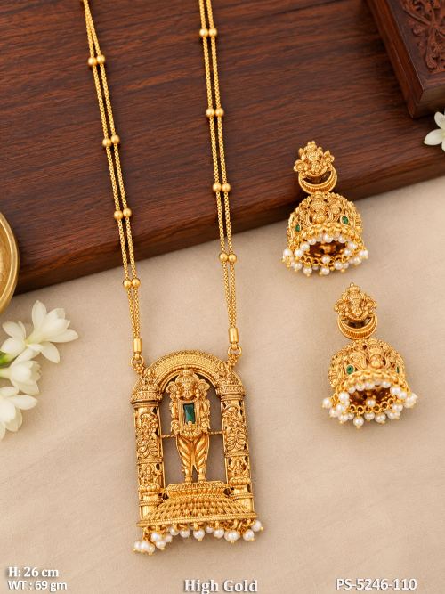 Antique Stone-Studded Pendant Set in Green, photo 3 of 4