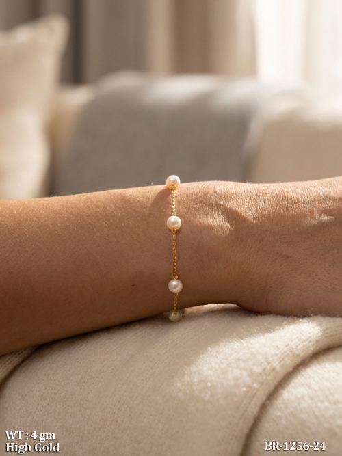 Delicate Pearl Chain Bracelet Lightweight Daily Wear Accessory Style