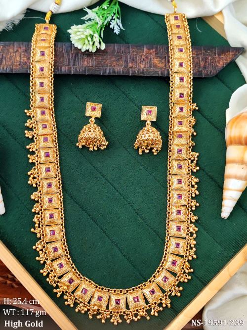 Stone-Studded Temple Jewellery Set for Women in Ruby, photo 2 of 5