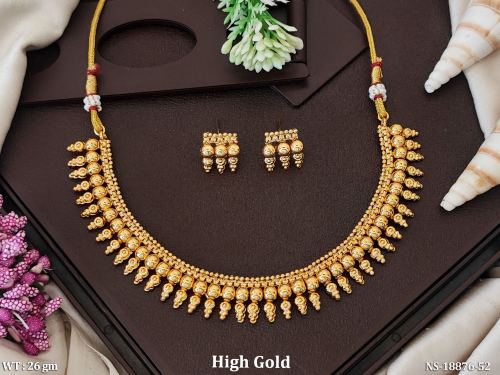 Minimal Short Necklace Set for Women