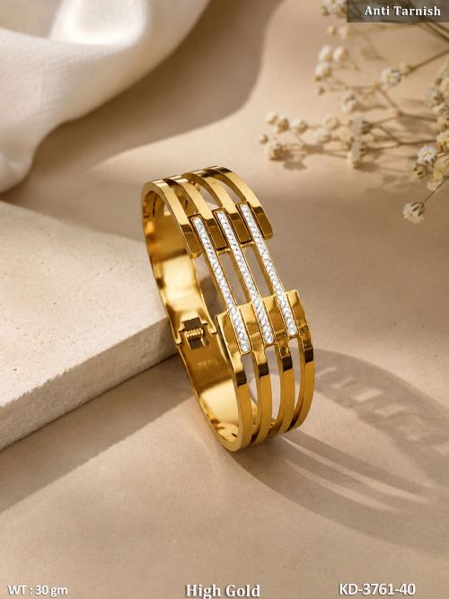 Modern Gold Openwork Kada Design