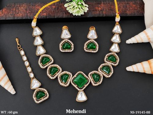 Kundan Jewellery Set in Mehendi Finish for Women in Green, photo 2 of 4