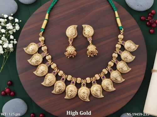 Traditional Necklace Set for Women in Green Ruby, photo 5 of 6