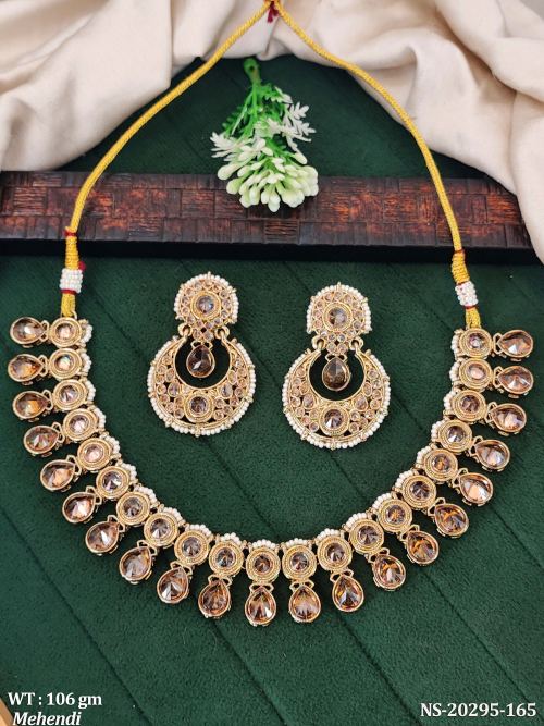 Antique Necklace Set with Earrings in Mehendi Finish for Women in Transparent Yellow, photo 2 of 3