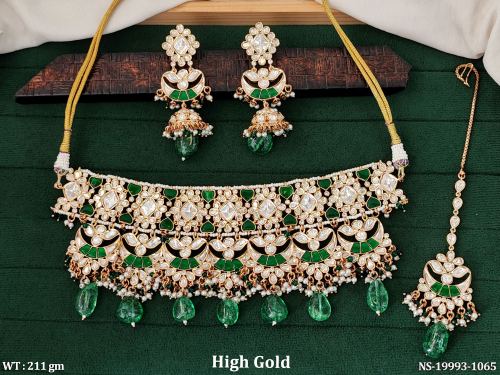 Bridal Necklace Set for Women in Green Ruby, photo 3 of 4