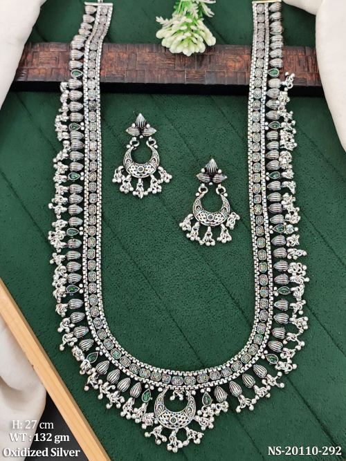 Traditional Necklace Set with Earrings in Oxidised Finish in Green, photo 3 of 5