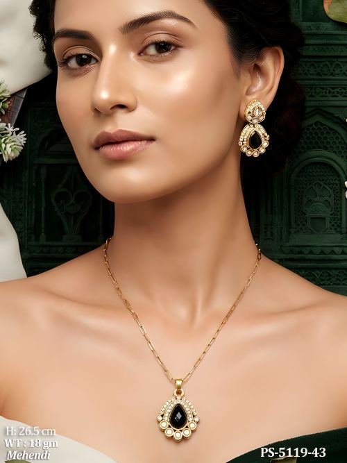 Traditional Mehendi Polish Full Stone Pendant Set