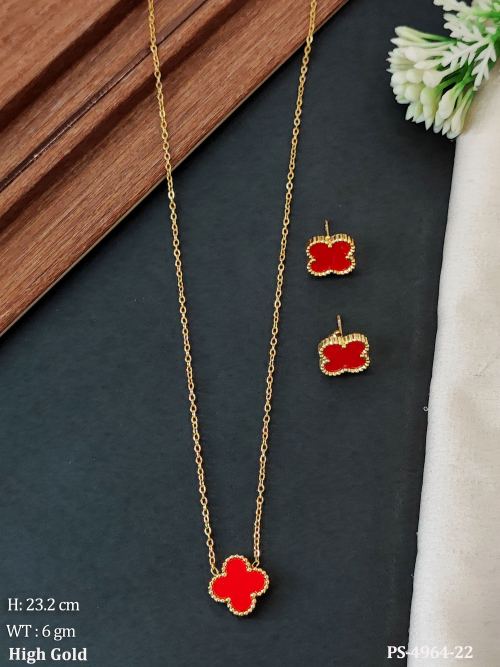 Elegant Floral Motif Gold Finish Pendant Set for Women