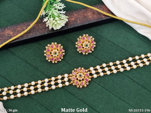 Necklace Set with Earrings with Pearls in Matte Finish, photo 2 of 3