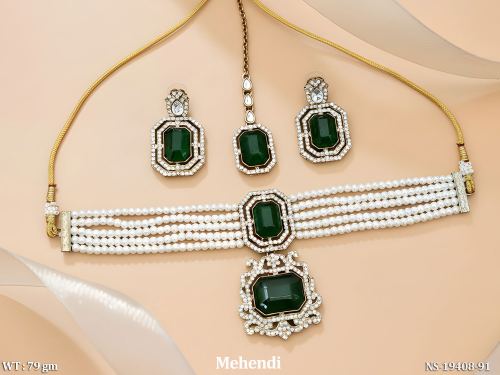 Green Kundan Necklace Set with Pearls