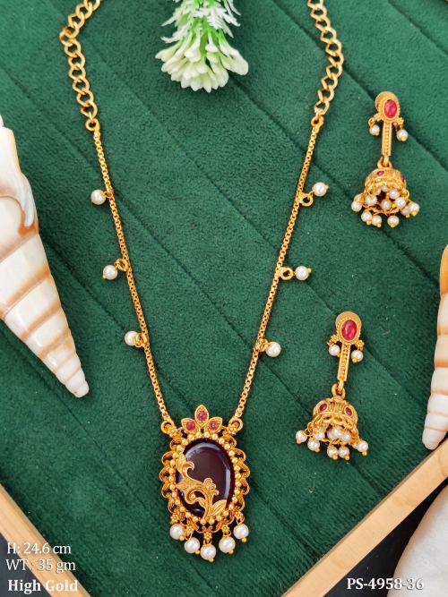 Antique High Gold Green Stone Pendant Set with Earrings