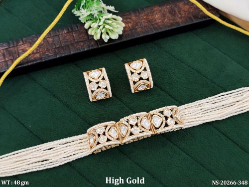 White Kundan Necklace Set with Earrings with Pearls, photo 2 of 3