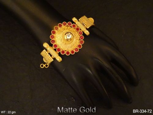 Round Bracelet in Matte Finish for Women