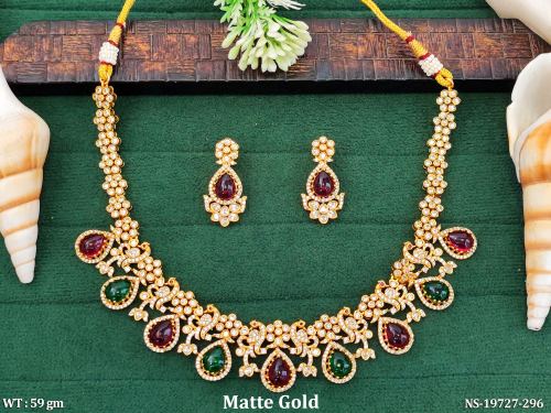 Matte Finish Kemp Stone-Studded Necklace Set for Women