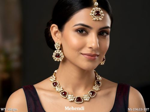 Short Kundan Jewellery Set with Stone Work in Mehendi Finish