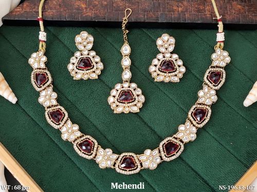 Short Kundan Jewellery Set with Stone Work in Mehendi Finish in Ruby, photo 2 of 4