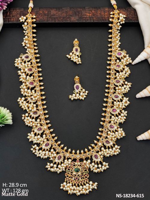 Necklace Set with Pearls in Matte Finish