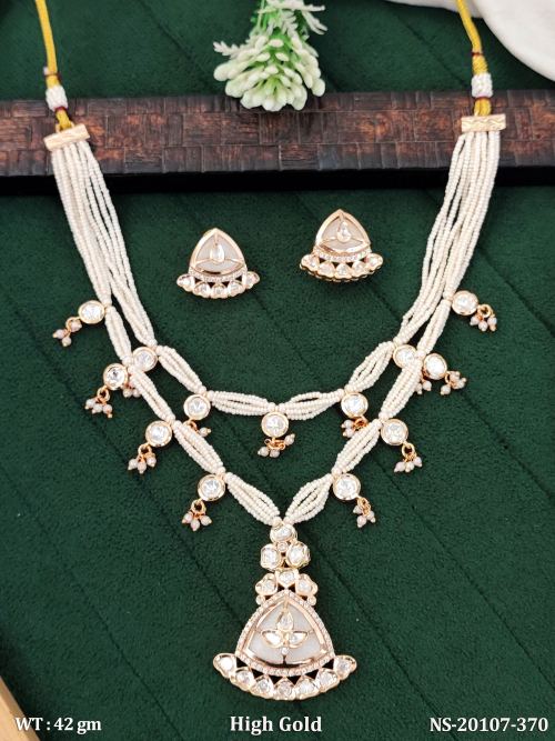 White Kundan Necklace Set with Pearls, photo 2 of 3