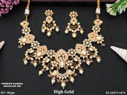 Wedding Wear Kundan Necklace Set with Pearls