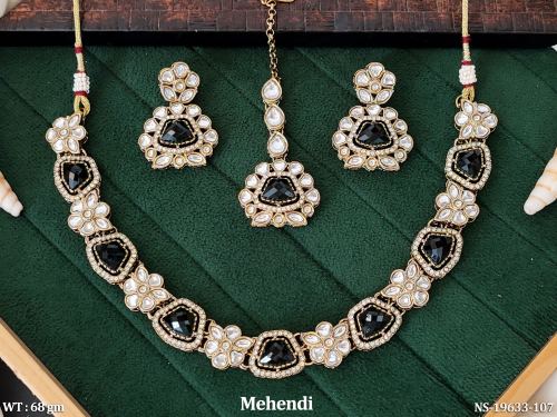 Short Kundan Jewellery Set with Stone Work in Mehendi Finish in Green, photo 3 of 4